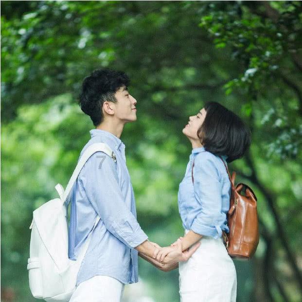 刘涛线下活动图曝光！穿红色紧身裙秀“花瓶腰”